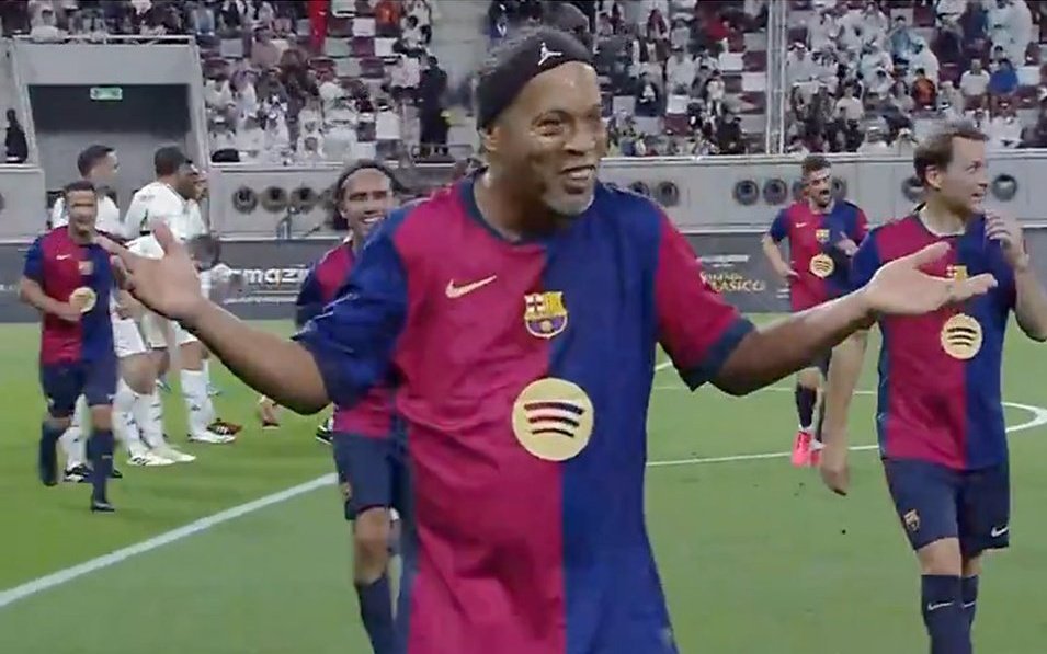Football: Ronaldinho’s exceptional free kick in the top corner during a Barça-Real match between old glories