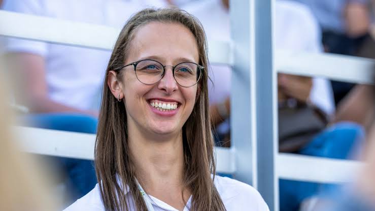 “Tomasz Świątek Publicznie Wyrzeka Się Córki Agaty Świątek w Dzień Jej Urodzin w Szokującym Oświadczeniu”