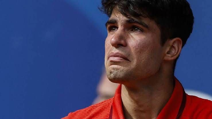 “Carlos Alcaraz se rompe en lágrimas tras recibir una noticia devastadora.”