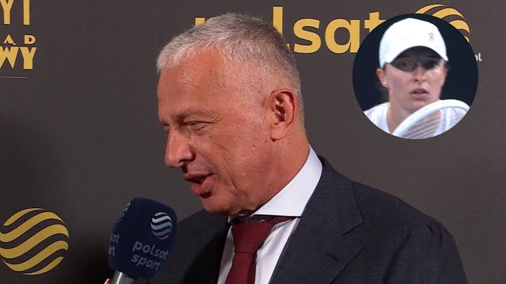 “Żałuję, że mam cię za córkę, głupia dziewczyno.”