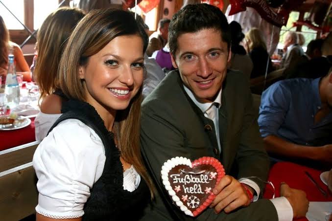 Robert Lewandowski i jego żona, Anna Lewandowska, ogłosili rozwód w mediach społecznościowych…