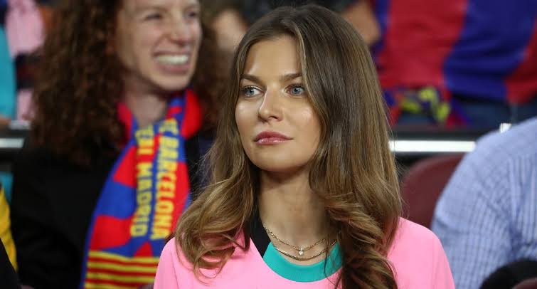 “Szokująca decyzja Anny Lewandowskiej: Rezygnuje… po rodzinnej tragedii.”