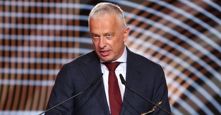 „Tomasz Świątek Publicznie Wyrzeka się Córki Igi Świątek, Nazywając Ją ‘Skandaliczną i Głupią’”