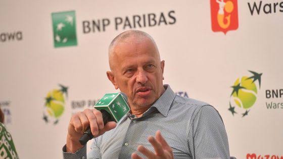 „Tomasz Świątek publicznie wyrzekł się swojej córki, Igi Świątek, nazywając ją skandaliczną, lesbijką i głupią dziewczyną.”