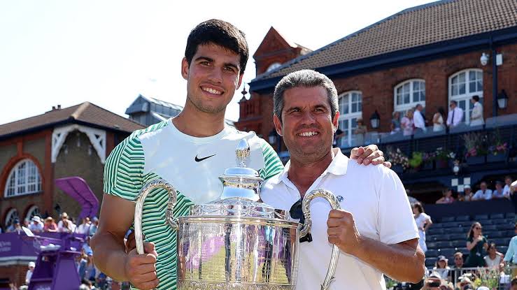 Impacto en el tenis: Carlos renuncia tras la muerte de su padre