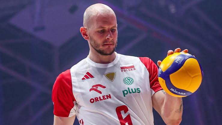 „Polski siatkarz Bartosz Kurek brał udział w wypadku drogowym, który skutkował…”