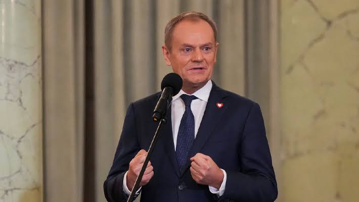 „Jesteś bardzo głupią, skandaliczną Polką bez przyszłości” – powiedział premier do Igi Świątek.