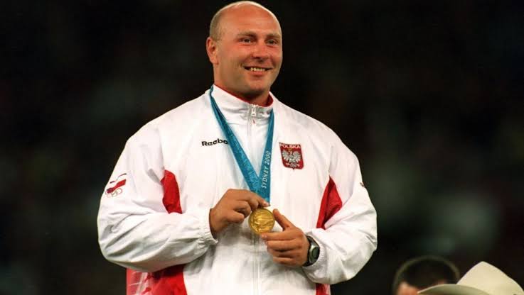 Szymon Ziółkowski, emerytowany polski młociarz, zmarł — naród pogrążony jest w żałobie.