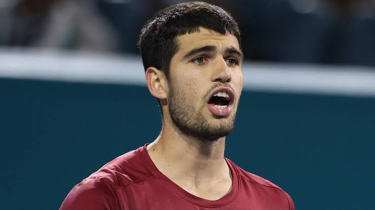 Carlos Alcaraz ha sido suspendido del tenis por cinco años tras la conclusión de una investigación el día de hoy.