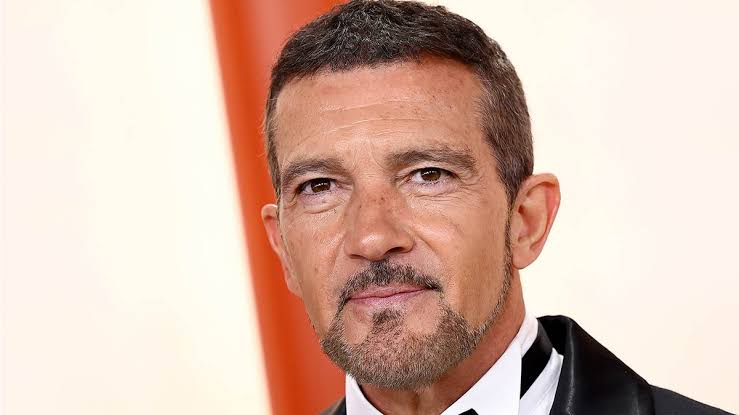 “Antonio Banderas ha sido confirmado muerto.”