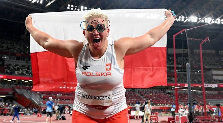 „Tragiczne wieści: Polska młociarka Anita Włodarczyk zginęła w wypadku samochodowym – naród pogrążony w żałobie.”