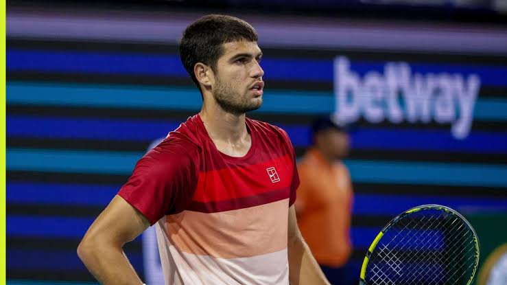 “Carlos Alcaraz ha recibido una suspensión de siete años del tenis profesional.”