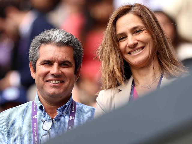 Carlos Alcaraz enfrenta una tragedia personal tras la inesperada muerte de su padre.
