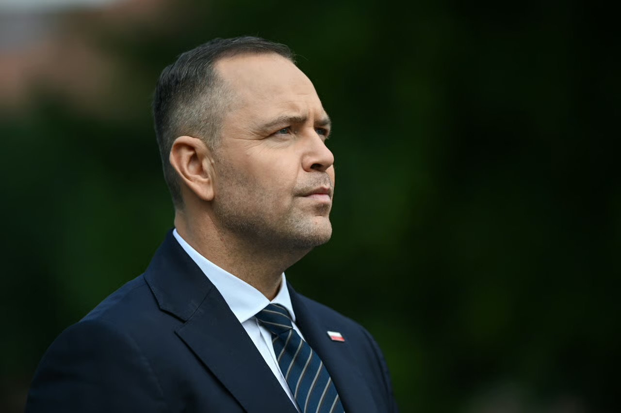 „Nacjonalistyczna Sensacja: Karol Nawrocki Zaprzysiężony na Prezydenta Polski, Zapowiada Twarde Zerwanie z UE”