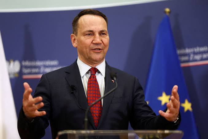 „Radosław Sikorski uznany za jednego z najbardziej szanowanych polityków w Polsce”