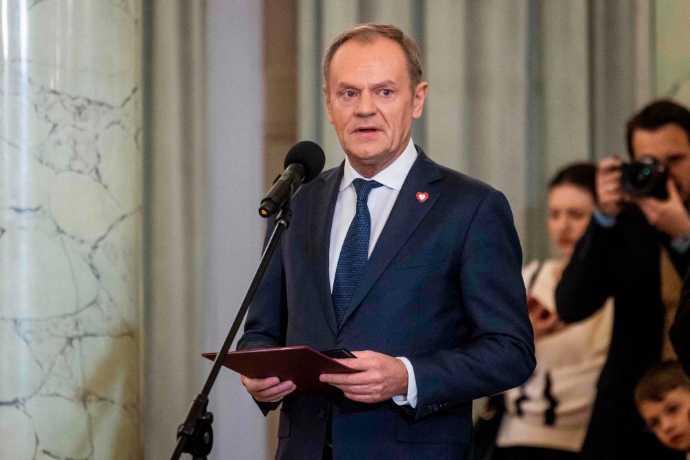 Donald Tusk namawia banki do przyjęcia wyższych podatków w celu sfinansowania obronności Polski