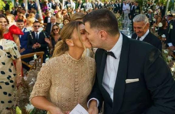 „Simona Halep transmite un mesaj emoționant soțului ei: «Dragostea mea pentru tine va fi întotdeauna pentru totdeauna», lăsând fanii fără cuvinte.”