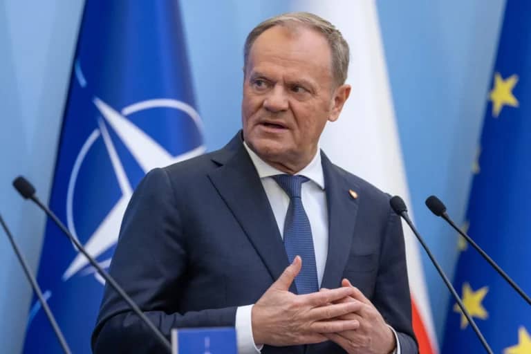 Donald Tusk rzekomo ogłasza rezygnację ze stanowiska premiera Polski z powodu problemów zdrowotnych.